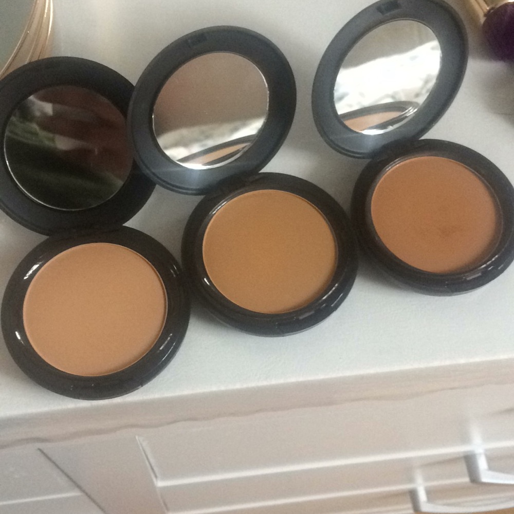 Bh Cosmetics foundation powder